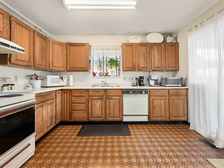 4240 Dundas Street, Burnaby, BC, V5C 1B1 - 5