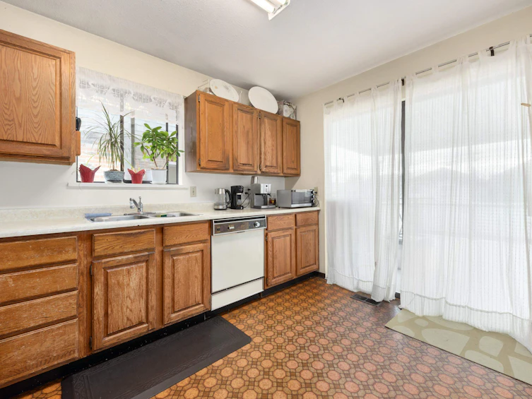 4240 Dundas Street, Burnaby, BC, V5C 1B1 - 6