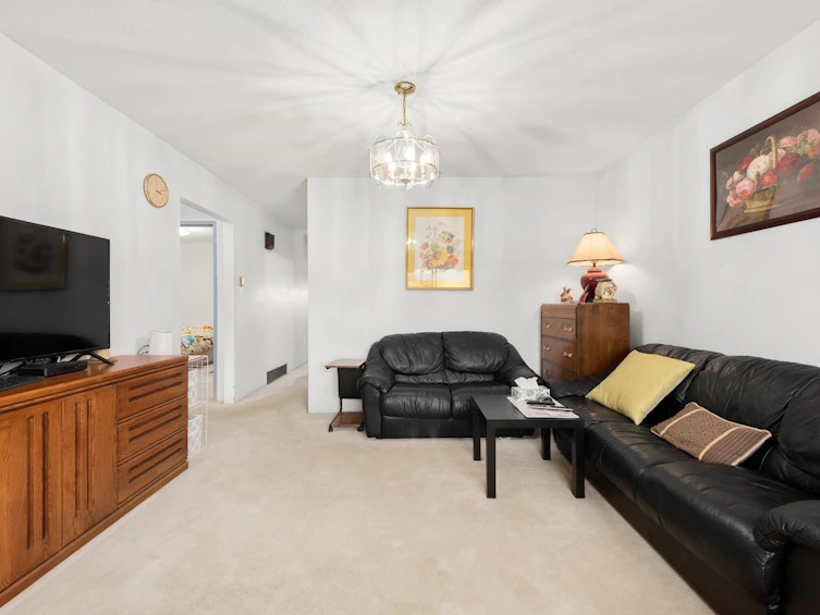 4240 Dundas Street, Burnaby, BC, V5C 1B1 - 2