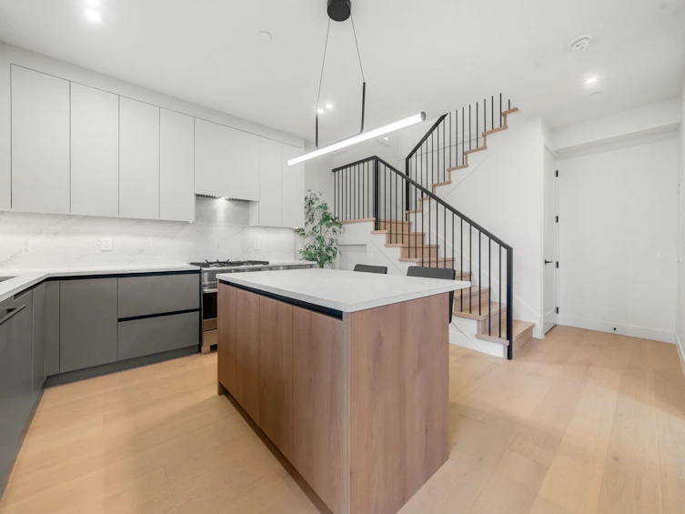 3483 Adanac Street, Vancouver, BC, V5K 4P4 - 11