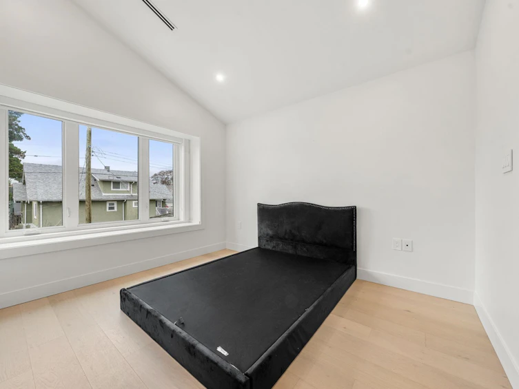 3483 Adanac Street, Vancouver, BC, V5K 4P4 - 22