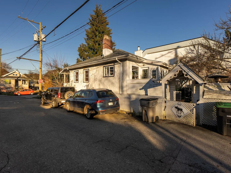 228 E 26th Avenue, Vancouver, BC, V5V 2H3 - 31