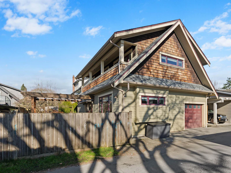 335 E 8th Street, North Vancouver BC V7L 1Z2