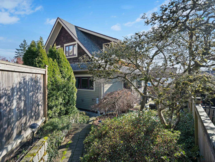 335 E 8th Street, North Vancouver, BC, V7L 1Z2 - 9