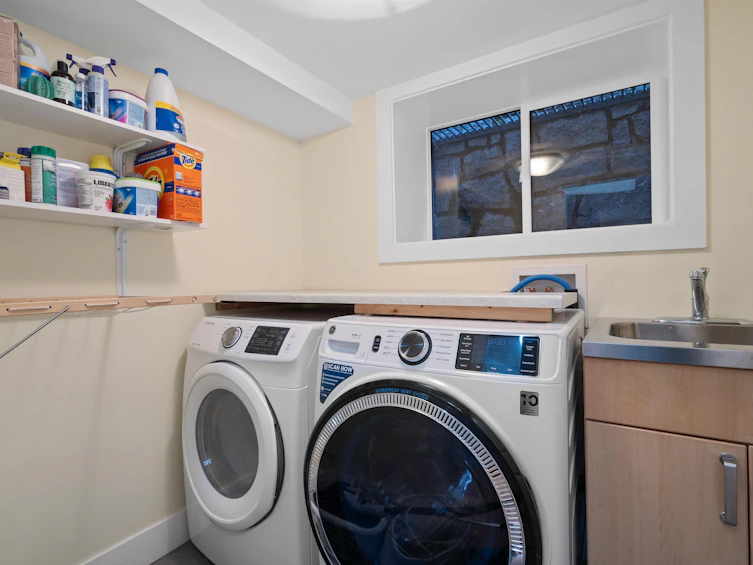 335 E 8th Street, North Vancouver, BC, V7L 1Z2 - 34