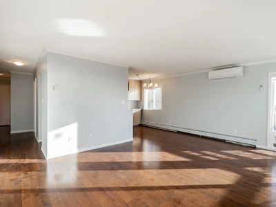 318-3080 Lonsdale Avenue - 4