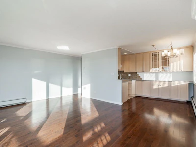 318-3080 Lonsdale Avenue - 5