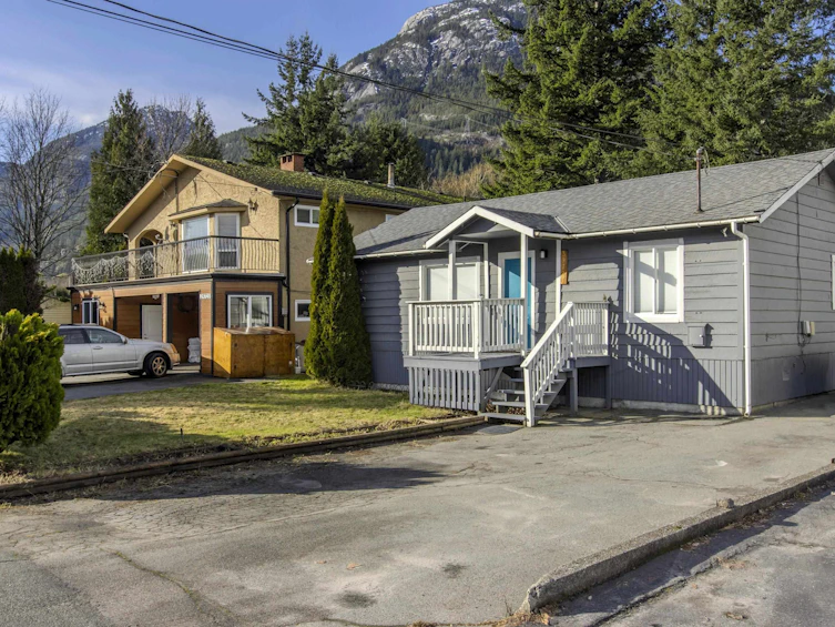 39727 Government Road, Squamish, BC, V8B 0A2 - 2