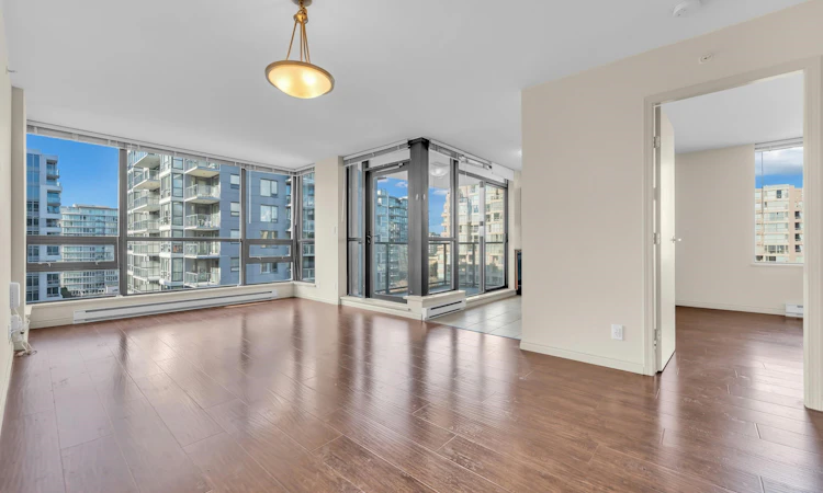 1201-6331 Buswell Street