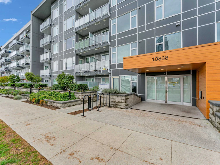 516-10838 Whalley Boulevard, Surrey, BC, V3R 0G8