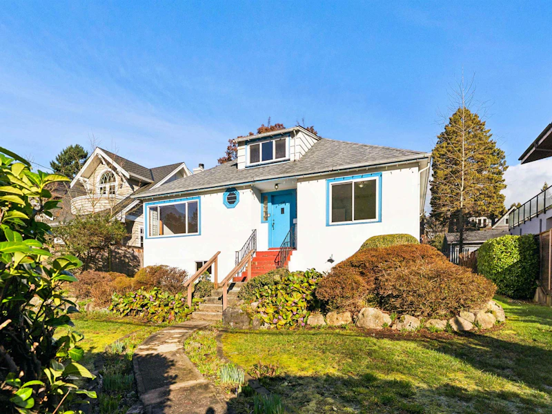 1531 Inglewood Avenue, West Vancouver BC V7V 1Y8