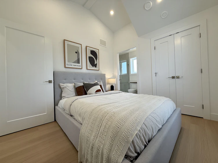 2105 E 33rd Avenue, Vancouver, BC, V5N 3E9 - 19
