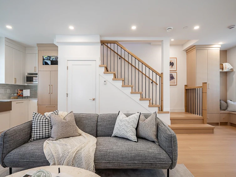 2105 E 33rd Avenue, Vancouver, BC, V5N 3E9 - 2