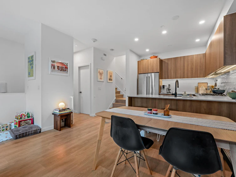 27-533 E 3rd Street, North Vancouver, BC, V7L 1G4 - 2