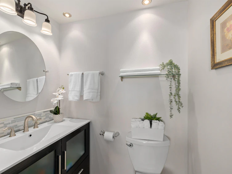 601-140 E Keith Road, North Vancouver, BC, V7L 4M9 - 15