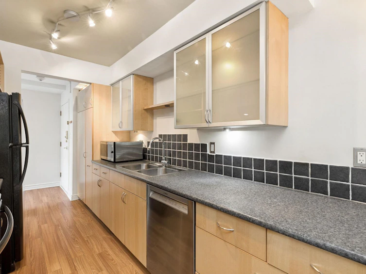 203-330 E 1st Street, North Vancouver, BC, V7L 1B5 - 7