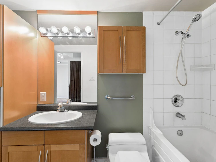 203-330 E 1st Street, North Vancouver, BC, V7L 1B5 - 23