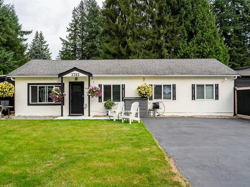 3742 204th Street, Langley BC V3A 1X4