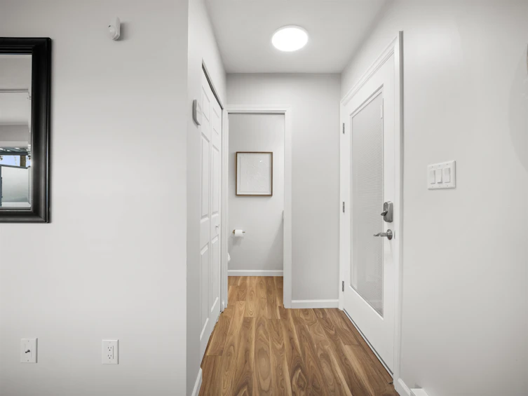 935 E 8th Avenue, Vancouver, BC, V5T 1T7 - 9
