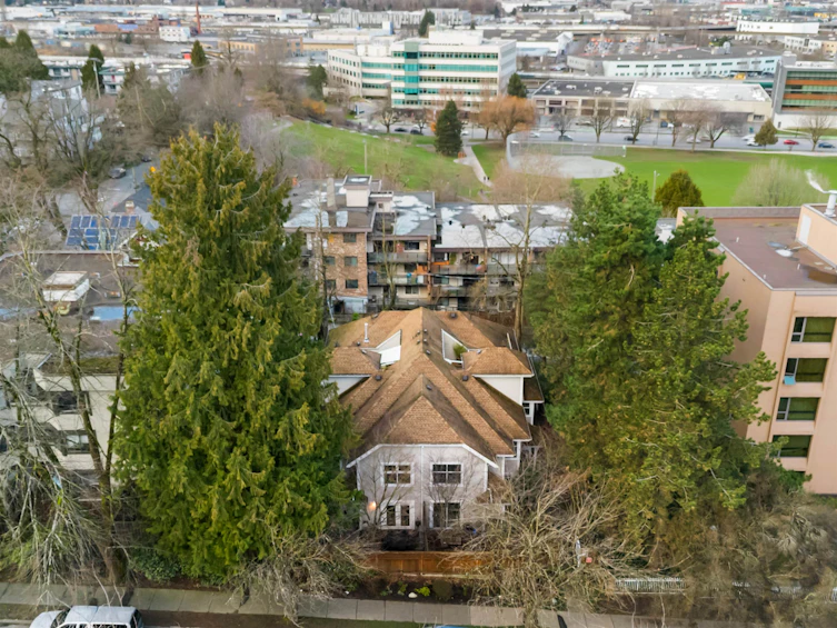 935 E 8th Avenue, Vancouver, BC, V5T 1T7 - 31