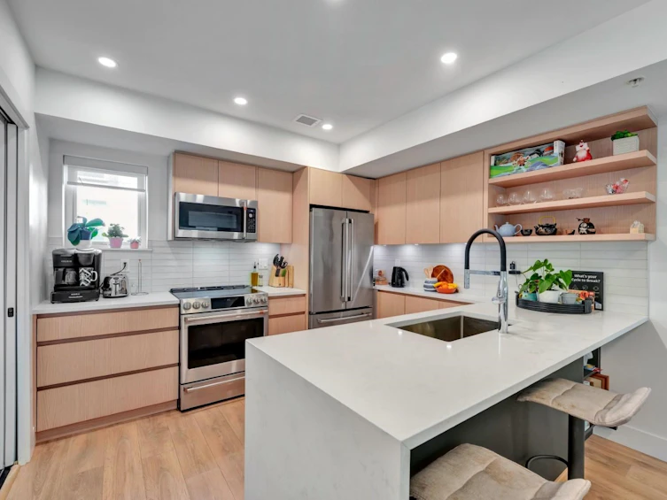 3-752 E 3rd Street, North Vancouver, BC, V7L 1G9