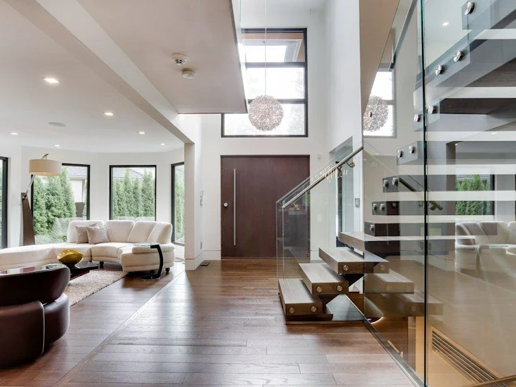 4577 Capilano Road, North Vancouver, BC, V7R 4K3 - 2