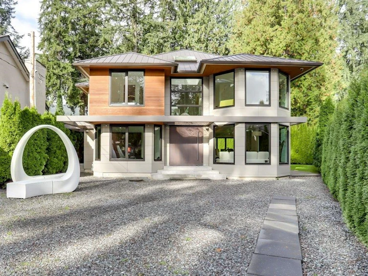 4577 Capilano Road, North Vancouver, BC, V7R 4K3