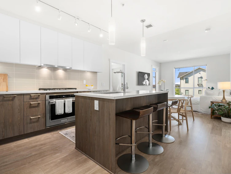 205-615 E 3rd Street, North Vancouver, BC, V7L 0G3 - 4