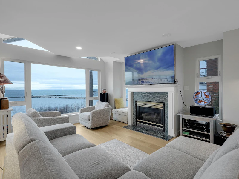 204 - 15165 Marine Drive, Surrey BC V4B 1C5
