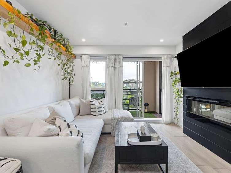 232-4550 Fraser Street, Vancouver, BC, V5V 4G8 - 4