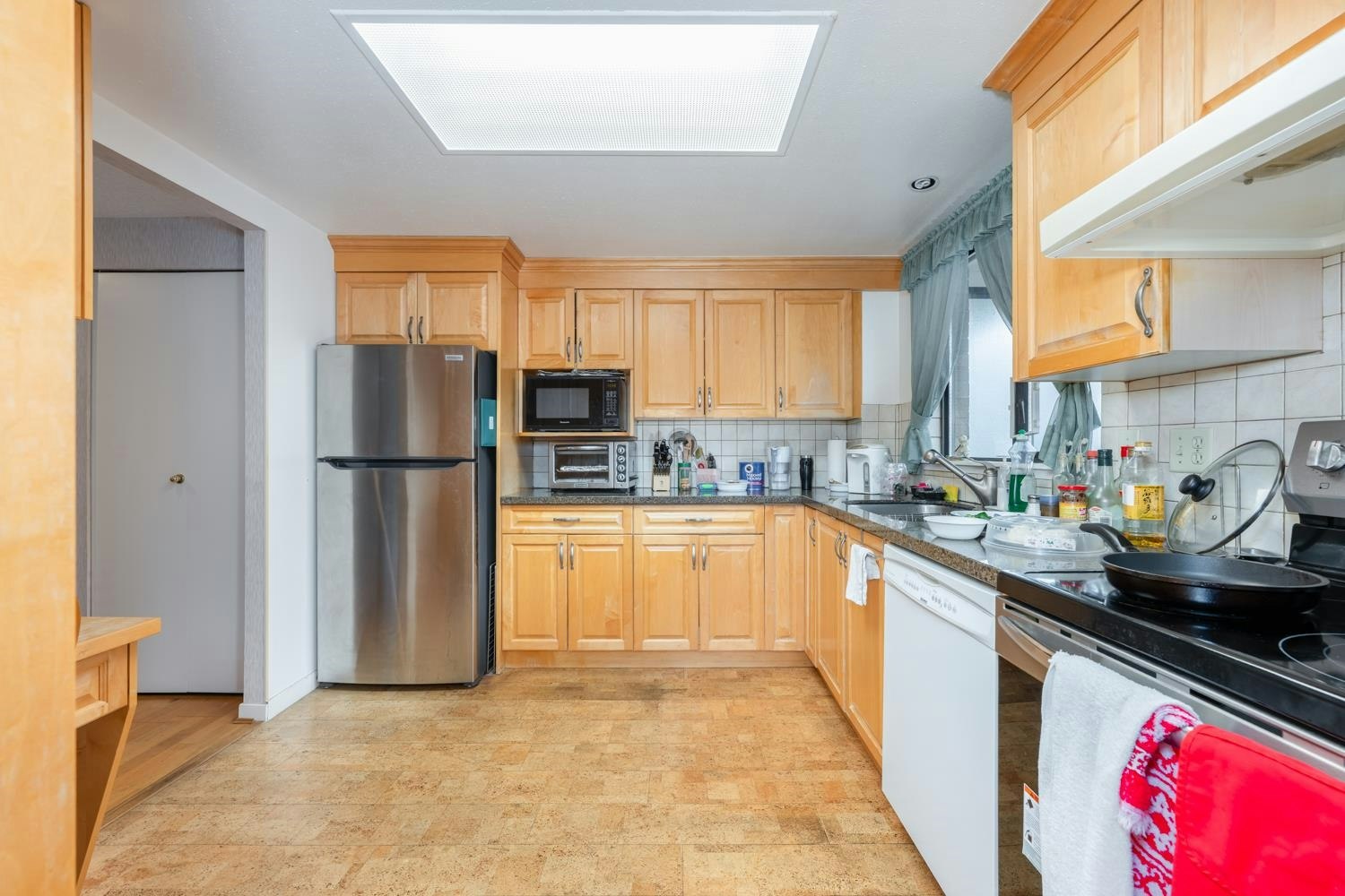 1601-6282 Kathleen Avenue, Burnaby, BC, V5H 4J4