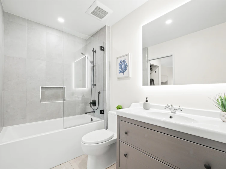 3192 Mountain Highway, North Vancouver, BC, V7K 2H5 - 22