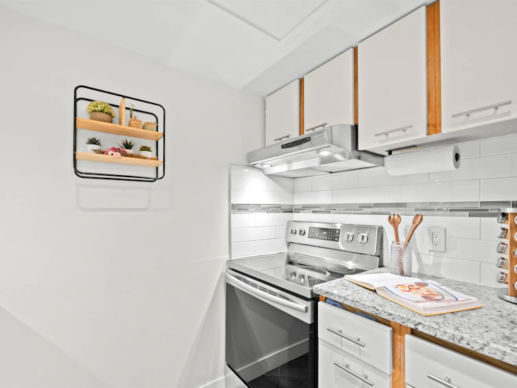 3192 Mountain Highway, North Vancouver, BC, V7K 2H5 - 15