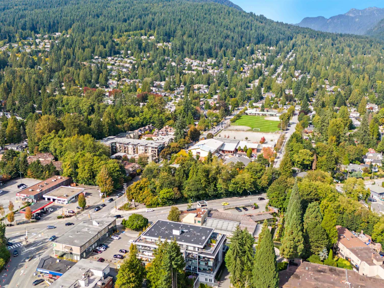 3192 Mountain Highway, North Vancouver, BC, V7K 2H5 - 33
