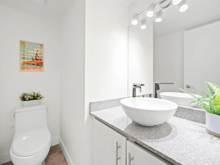 3192 Mountain Highway, North Vancouver, BC, V7K 2H5 - 16