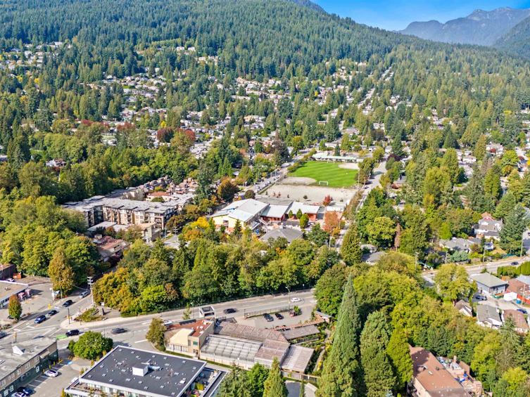 3192 Mountain Highway, North Vancouver, BC, V7K 2H5 - 32