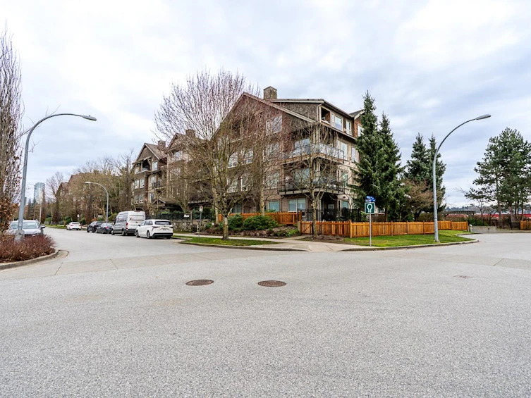 112-250 Salter Street, New Westminster, BC, V3M 0B7 - 2