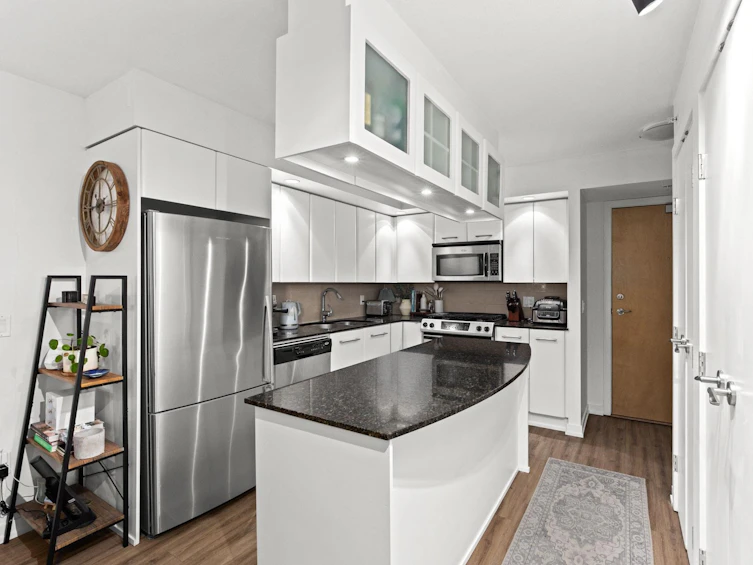807-683 W Victoria Park, North Vancouver, BC, V7M 0A2 - 3