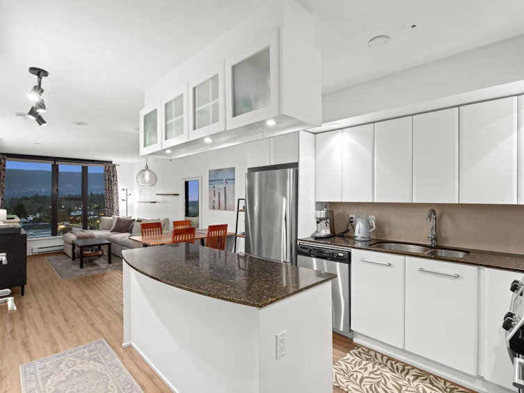807-683 W Victoria Park, North Vancouver, BC, V7M 0A2 - 2
