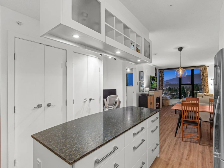 807-683 W Victoria Park, North Vancouver, BC, V7M 0A2 - 4