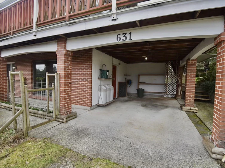 631 Wyngaert Road, Gibsons, BC, V0N 1V9 - 2