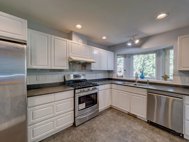 7629 Redrooffs Road, Halfmoon Bay, BC, V7Z 1C4 - 11