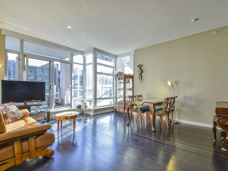 310-1616 Columbia Street, Vancouver, BC, V5Y 0B7 - 2