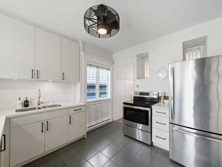1944 Charles Street, Vancouver, BC, V5L 2T9 - 8
