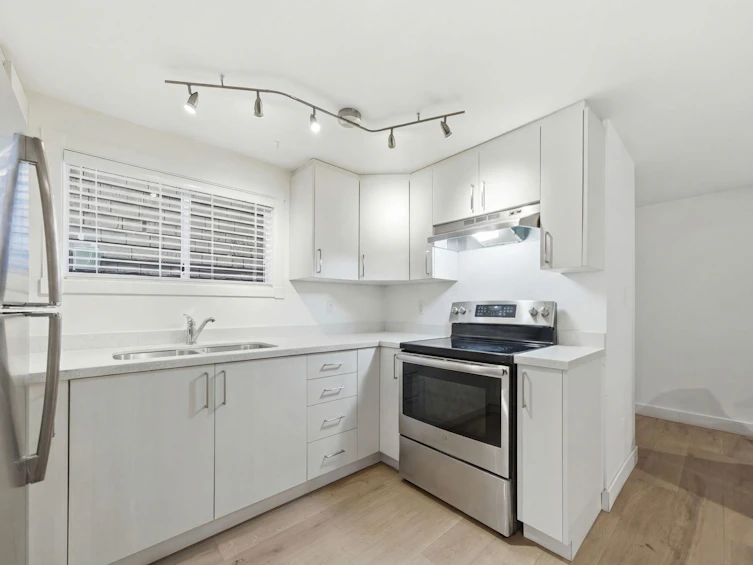 1944 Charles Street, Vancouver, BC, V5L 2T9 - 23