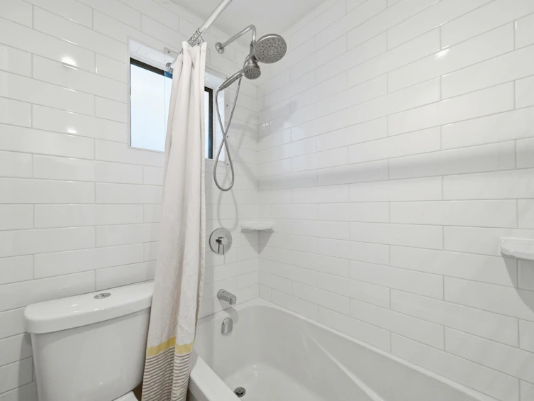 1944 Charles Street, Vancouver, BC, V5L 2T9 - 14