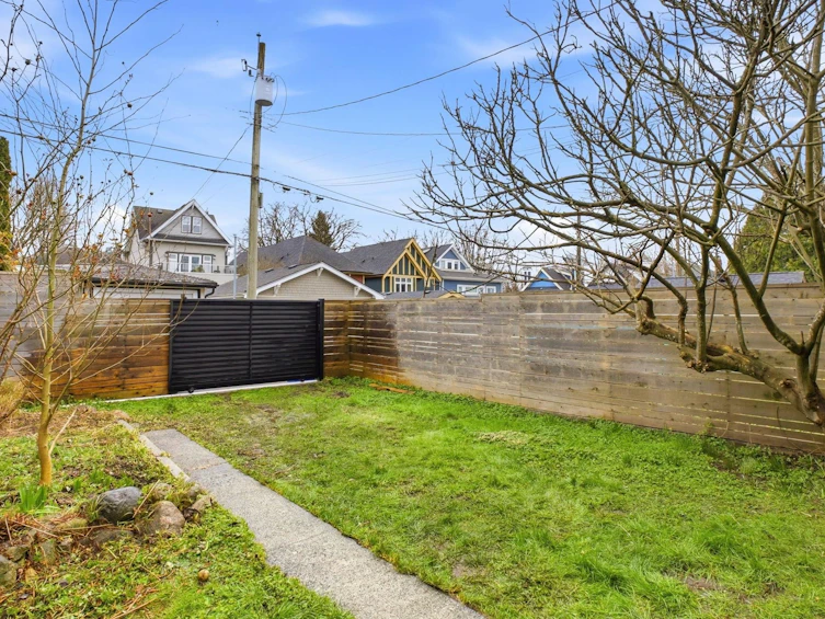 1944 Charles Street, Vancouver, BC, V5L 2T9 - 29