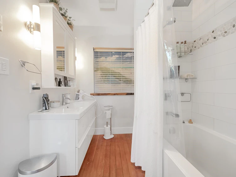 153 W 19th Avenue, Vancouver, BC, V5Y 2B5 - 13