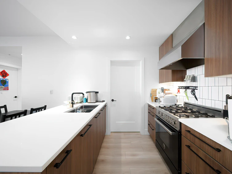 208-6933 Cambie Street, Vancouver, BC, V6P 0J1 - 6