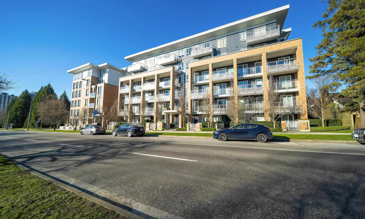 208-6933 Cambie Street
